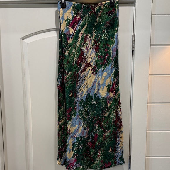 GAP Green Scenic-Print (Farm, barn, horse)Maxi Skirt with Blue and Cream Accents - Picture 5 of 5